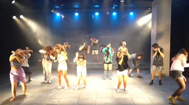 מתוך ההצגה "ילדים של אף אחד" (צילום: באדיבות מכללת סמינר הקיבוצים)