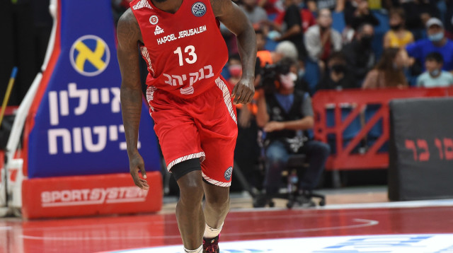 אנתוני בנט שחקן הפועל ירושלים (צילום: ברני ארדוב)
