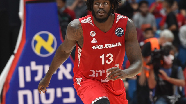 נפצע באימון אך המשיך בהכנות. אנתוני בנט (צילום: ברני ארדוב)