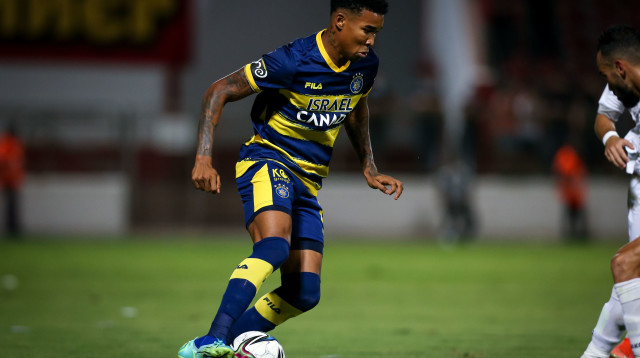 אדוארדו גררו שחקן מכבי תל אביב (צילום: מאור אלקסלסי)