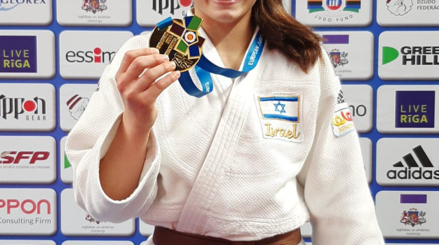 כרם פרימו עם מדליית הזהב (צילום: אתר רשמי, איגוד הג'ודו)