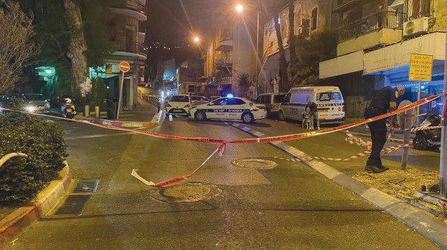 זירת הרצח בחיפה  (צילום: דוברות המשטרה)