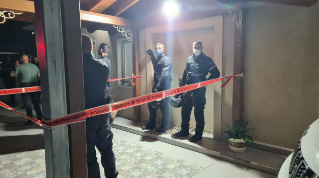 זירת הרצח בעוספיה (צילום: דוברות המשטרה)