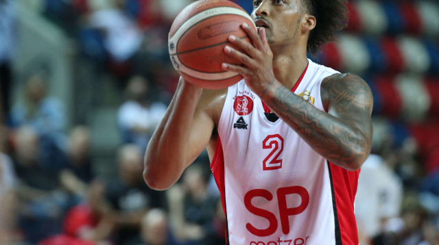 הפועל תל אביב עדיין בלתי מנוצחת. טוקוטו (צילום: אודי ציטיאט)