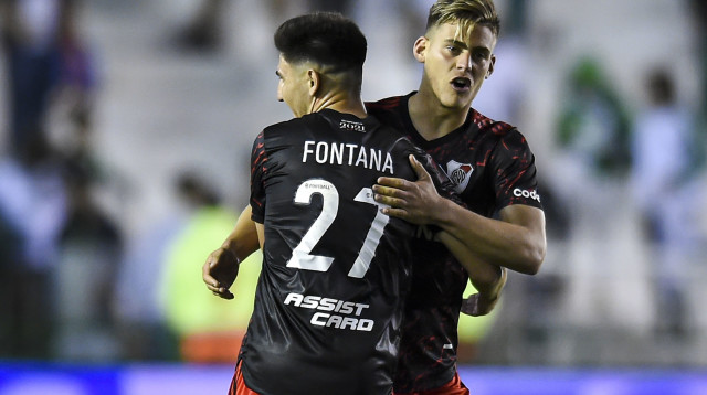 שחקני ריבר פלייט חוגגים (צילום: Marcelo Endelli/Getty Images)