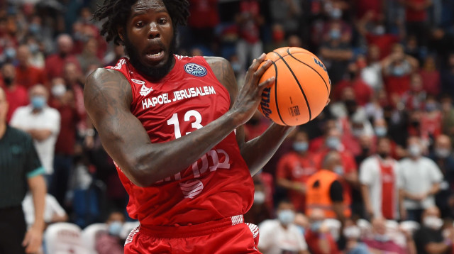 אנתוני בנט הפועל ירושלים (צילום: ברני ארדוב)