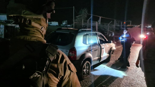 זירת הפיגוע במחסום קלנדיה (צילום: דוברות המשטרה)