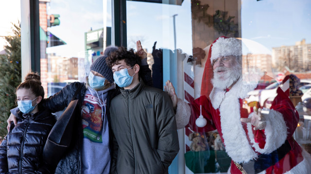 המגיפה הרחיקה את סנטה קלאוס מהאזרחים (צילום: רויטרס)