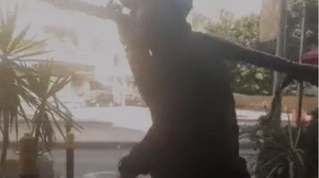 פעיל חיזבאללה חוסל עם נ"ט בביירות (צילום: רשתות ערביות)