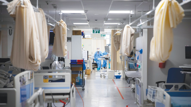 מחלקת קורונה שערי צדק ריקה  (צילום: אוליבייה פיטוסי, פלאש 90)