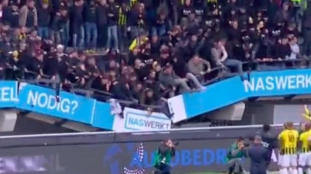 יציע עם אוהדי ויטסה מתמוטט (צילום: ספורט 1)