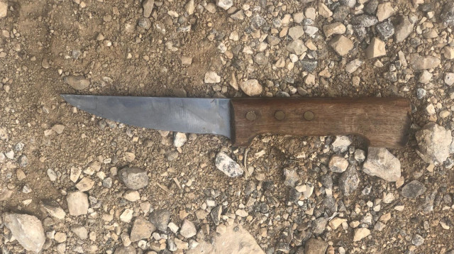 הסכין בה נעשה שימוש בניסיון הפיגוע בהר אדר (צילום: דוברות המשטרה)