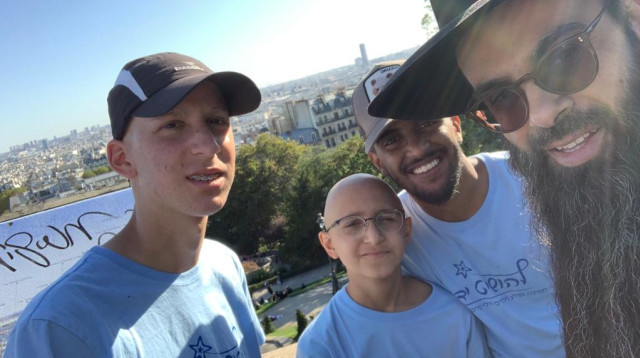 אברהם עטר (מימין) (צילום: להושיט יד)