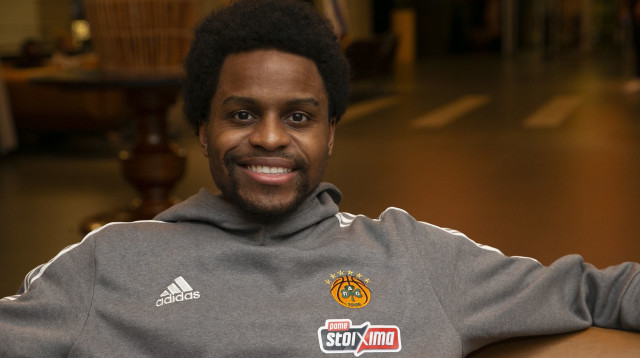 יוגי פרל שחקן פנאתינייקוס (צילום: אודי ציטיאט)