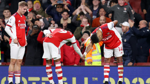 שחקני ארסנל פייר אמריק אובמיאנג, אלכסנדר לקאזט חוגגים (צילום: GettyImages, Alex Pantling)