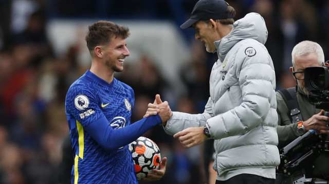 תומאס טוכל מאמן צ'לסי עם מייסון מאונט כובש השלושער (צילום: רויטרס)