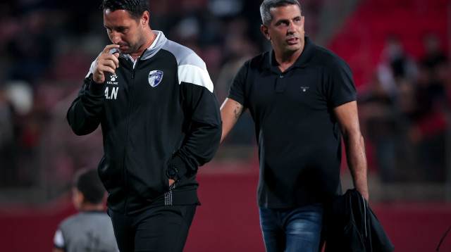 שרון מימר מאמן בני סכנין, עמיר נוסבאום מאמן עירוני קרית שמונה (צילום: וואלה! ספורט, מאור אלקסלסי)