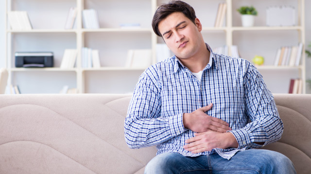 נפיחות בבטן, כאב בטן (אילוסטרציה) (צילום: אינגאימג')