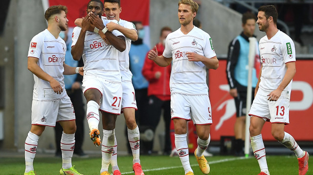 שחקני פ.צ. קלן חוגגים עם אנתוני מודסט (צילום: GettyImages, Frederic Scheidemann)