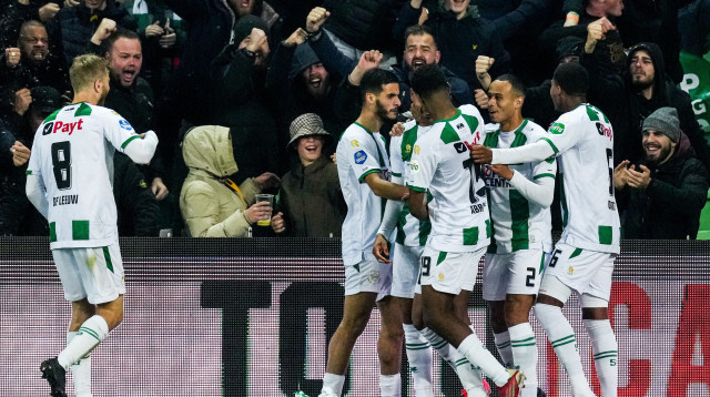 שחקני כרונינגן חוגגים (צילום: GettyImages, ANP Sport)