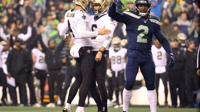 שחקני ניו אורלינס סיינטס חוגגים ניצחון בסיאטל (צילום: GettyImages, Abbie Parr)