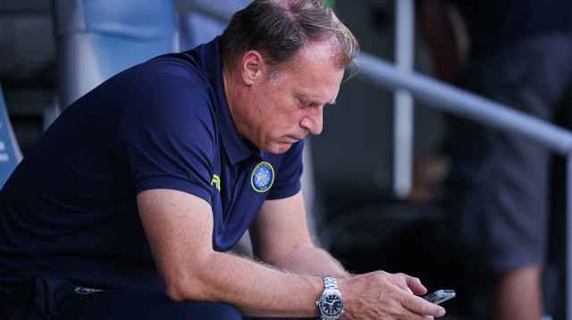 פטריק ואן לוון מאמן מכבי תל אביב (צילום: מאור אלקסלסי)