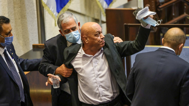 עיסאווי פריג' במהומה במליאת הכנסת (צילום: נועם מושקוביץ, דוברות הכנסת)