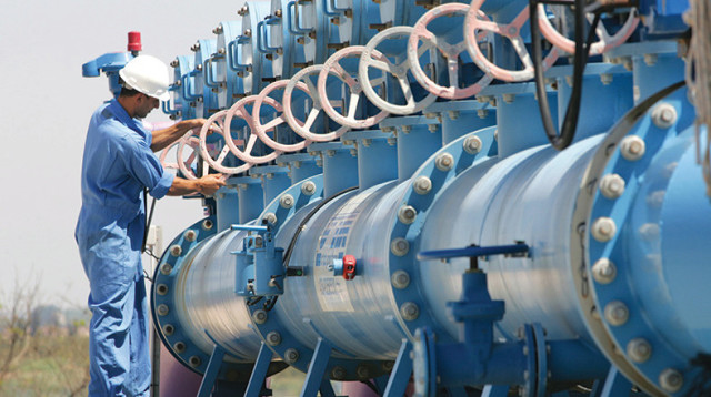 F100113MS12 עובד חברת מקורות באתר אשכול צילום פלאש 90.jpg 2 (צילום: פלאש 90)