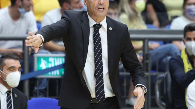 מאמן מכבי תל אביב יאניס ספרופולוס (צילום: דני מרון)