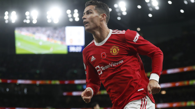 כריסטיאנו רונאלדו שחקן מנצ'סטר יונייטד חוגג שער (צילום: רויטרס)