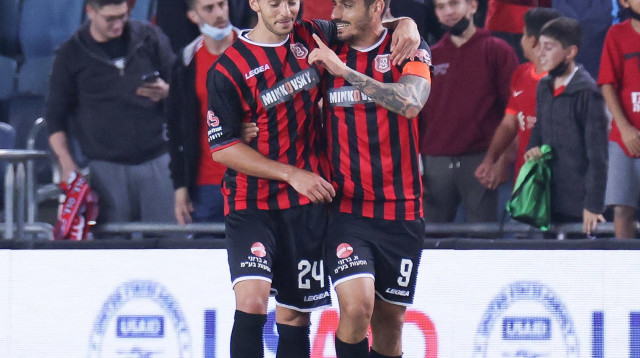 ניצחון בכורה מתוק. שמש חוגג עם בדש (צילום: דני מרון)