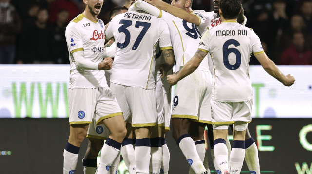 שחקני נאפולי חוגגים (צילום: רויטרס)