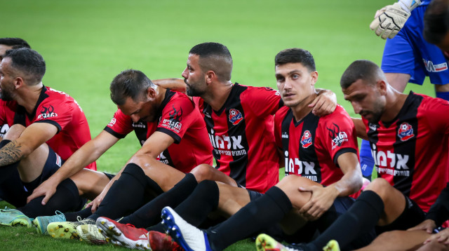 שחקני הפועל חיפה לירן סרדל, בן והבה, גל אראל (צילום: מאור אלקסלסי)