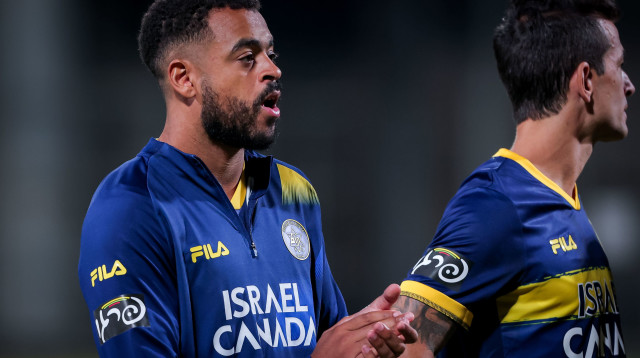 שחקן מכבי תל אביב ברנדלי קובאס (צילום: מאור אלקסלסי)