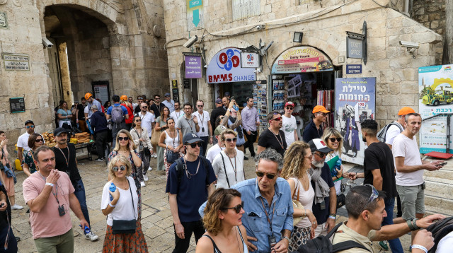 תיירים בירושלים (צילום: מרק ישראל סלם)