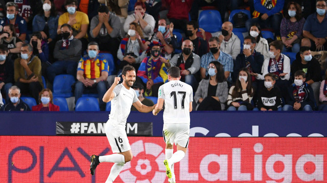 חרמן סאנצ'ס שחקן גרנאדה חוגג שער (צילום: GettyImages, Aitor Alcalde)