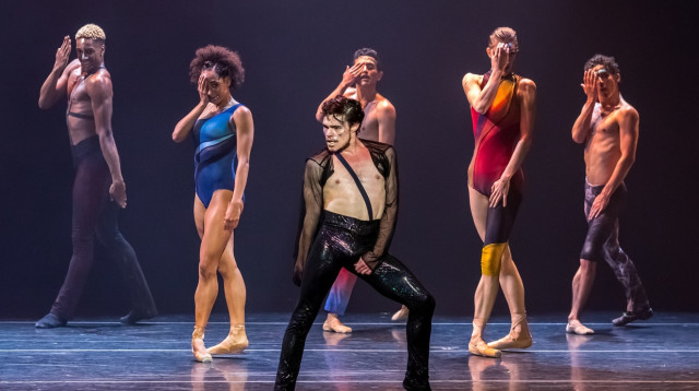 להקת המחול "קומפלקשנס" במופע STAR DUST (צילום:  Sharon Bradford)