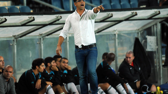 מאמן מגדל העמק, איתן טייב (צילום: ברני ארדוב)