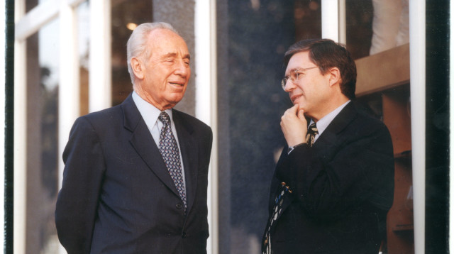 שמעון פרס ויוסי ביילין (צילום: קוקו)