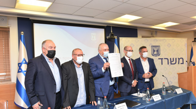 ליברמן ובכירי המשק (צילום: דוברות ההסתדרות)