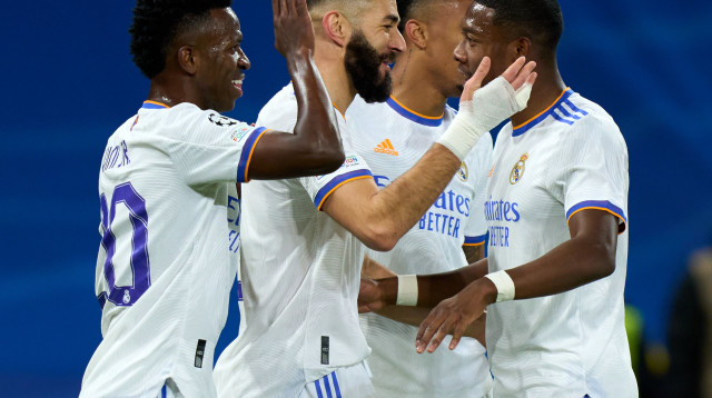 חתום על שער היסטורי. בנזמה חוגג עם ויניסיוס ואלאבה (צילום: GettyImages, Angel Martinez)