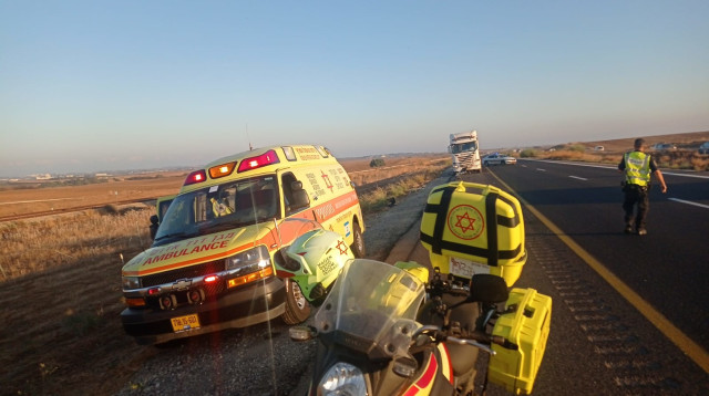 אמבולנס מד"א בזירת התאונה (צילום: תיעוד מבצעי מד"א)