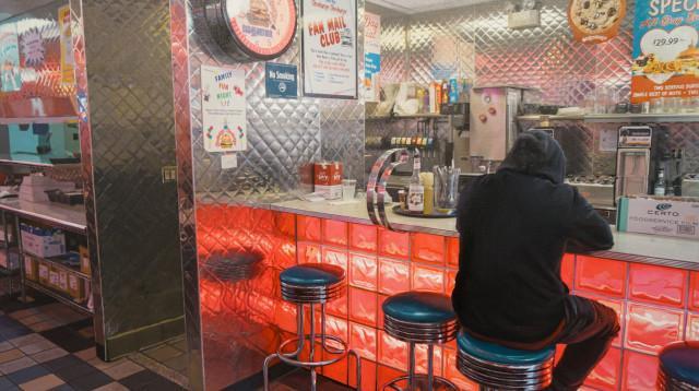 ציור של יגאל עוזרי מתוך "אמריקנה" (צילום: Matt Ruiz)