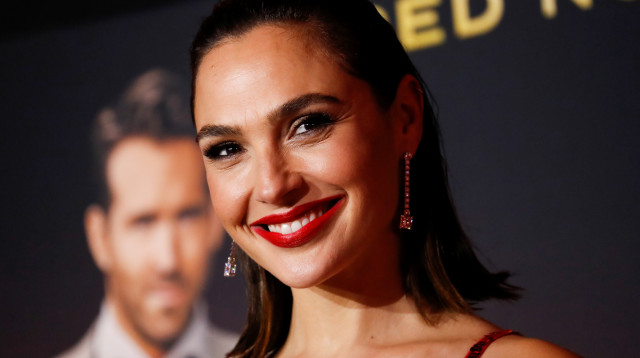 גל גדות (צילום: REUTERS/Mario Anzuoni)