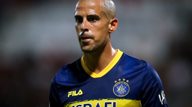 טל בן חיים שחקן מכבי תל אביב (צילום: מאור אלקסלסי)