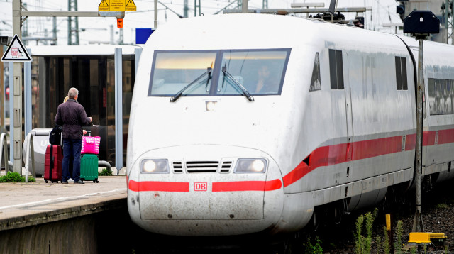 איפה שיש רכבת יש חיים (צילום: רויטרס)