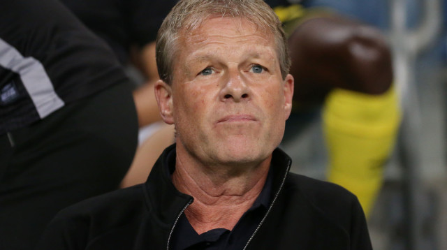 ארווין קומאן מאמן בית"ר ירושלים (צילום: אודי ציטיאט)