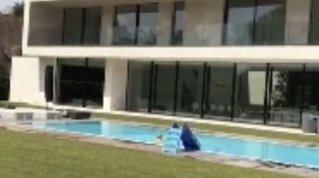 הבית המפואר של דה בריינה (צילום: מסך, אינסטגרם)