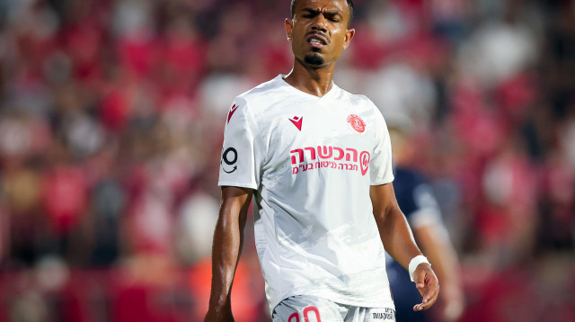 שחקן הפועל תל אביב פארליי רוזה (צילום: מאור אלקסלסי)