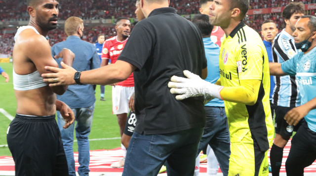 קטטה בסיום משחק בברזיל בין אינטרנסיונל לבין גרמיו (צילום: GettyImages, Silvio Avila)